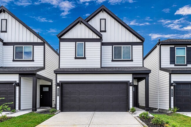 Building Photo - 3002 Crown Gate Dr