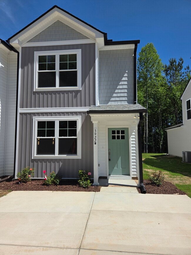 Building Photo - 3922 Gloucester Dr W