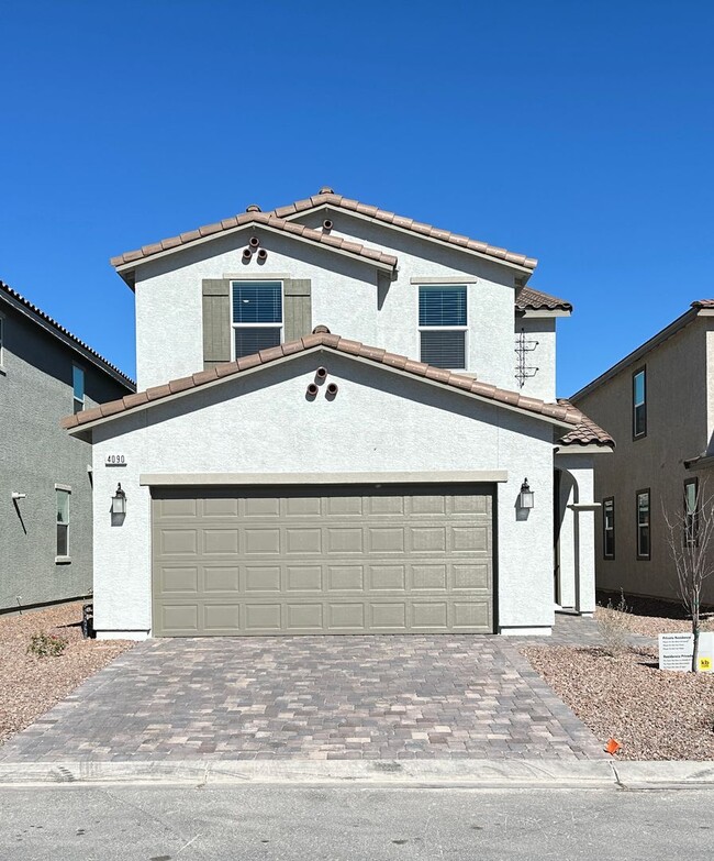 Building Photo - Saguaro North