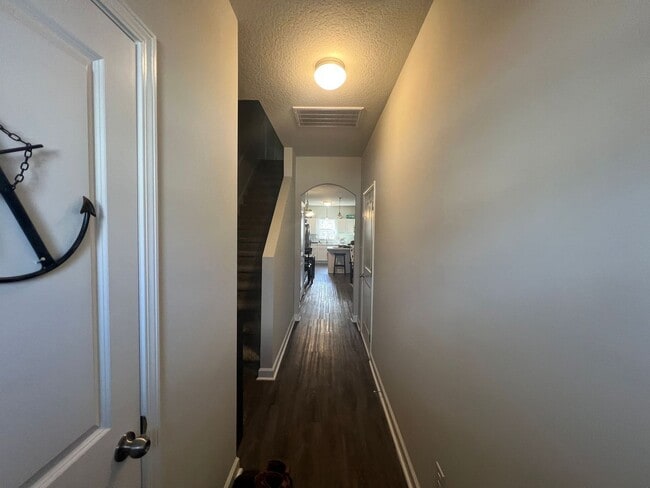 Photo - 208 Shallowbag Bay Ln