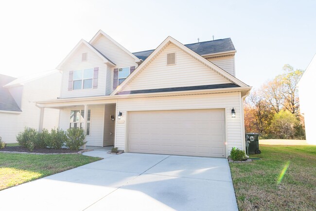 Photo - Spacious 5 Bedroom, 3 bath home in Greensboro with 2 car garage