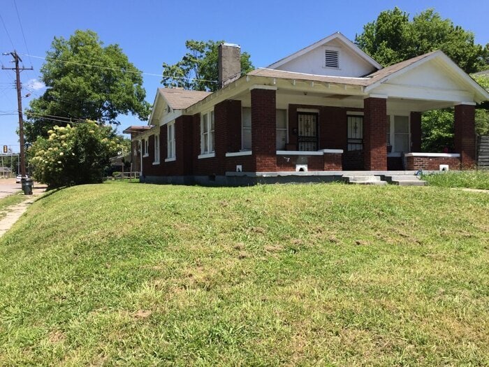 Photo - 1066 Greenlaw Ave