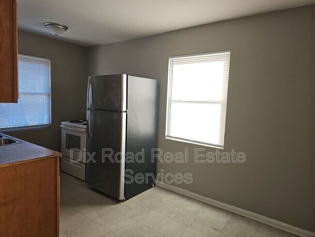3121 Gobel Ave