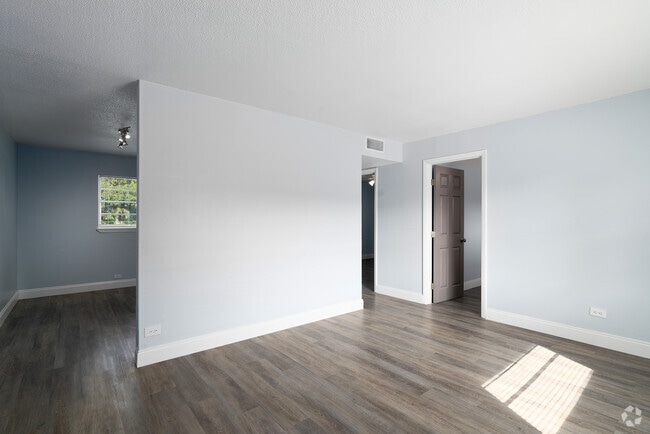 2BR, 1 BR - 645 SF - Canaveral Shores Apartments