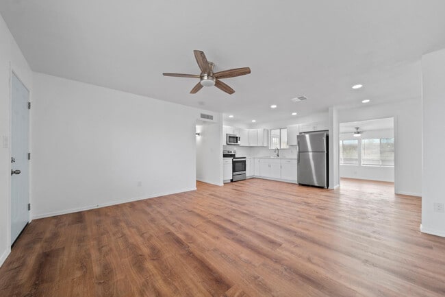 Photo - 570 S Yaqui Dr