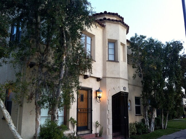 Building Photo - 774 Redondo Ave Unit 1