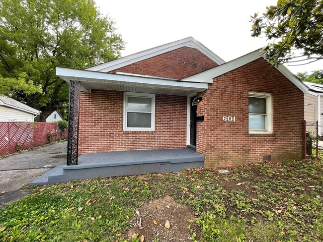 Building Photo - Newly Renovated Just For You! 3 Beds/1 Bat... Rental