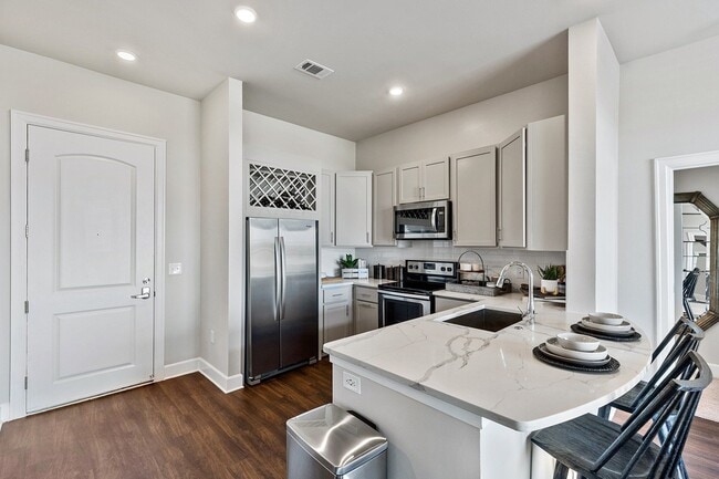 Photo - Waterford Market Apartments