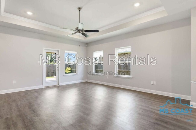 Photo - 5543 Overland Dr