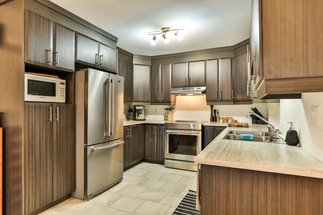 Building Photo - 233 de AmeriqueFrancaise Boulevard Unit 4