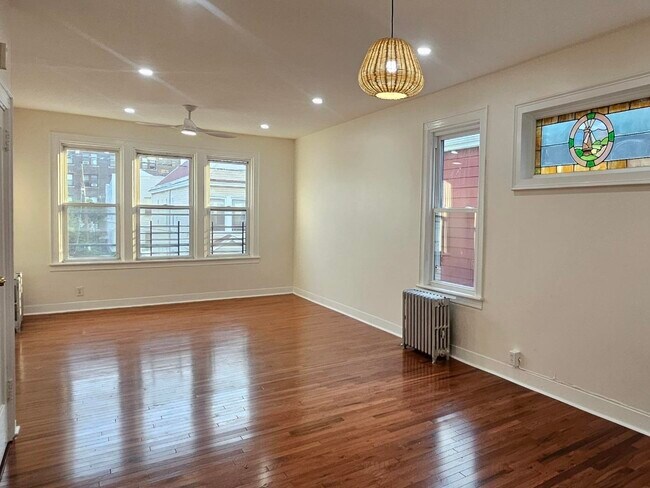 Building Photo - 151 W 33rd St Rental