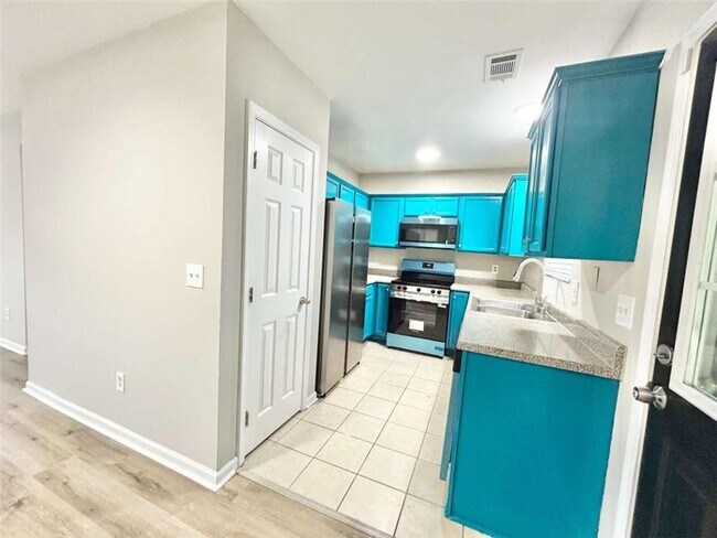 Photo - 944 Old Mill Ln