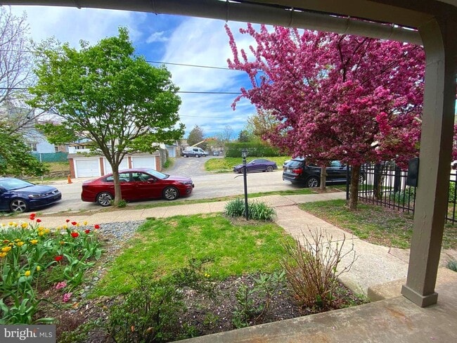 Photo - 20 E Abington Ave