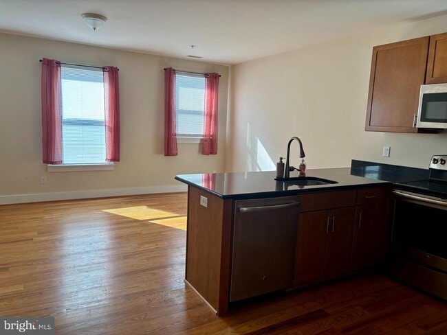 Photo - 101 S Commerce St