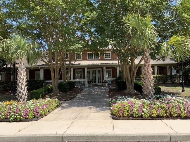 Building Photo - Beautiful Condo in Mount Pleasant!