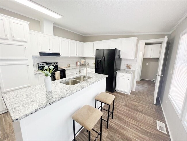 Photo - 325 Washington Dr