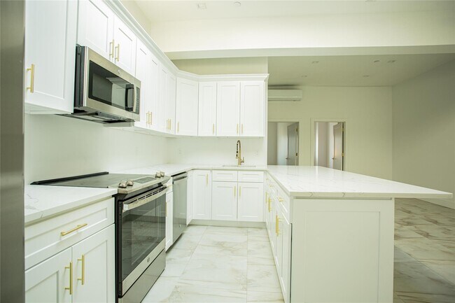 Photo - 138 E Park Ave Apartment Unit 2