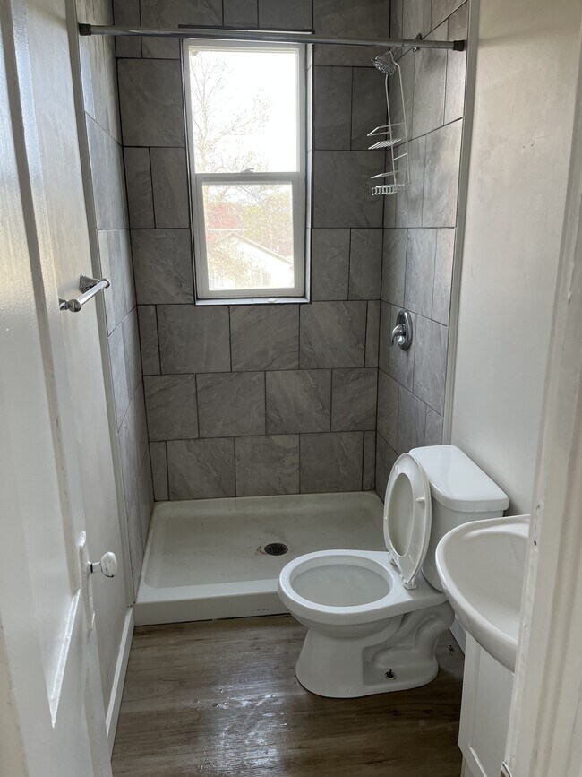 Photo - 203 Yale Ave E Unit 3