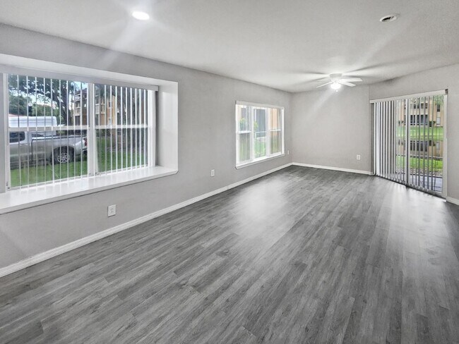 Living Room - 4831 Via Palm Lks Unit 1201