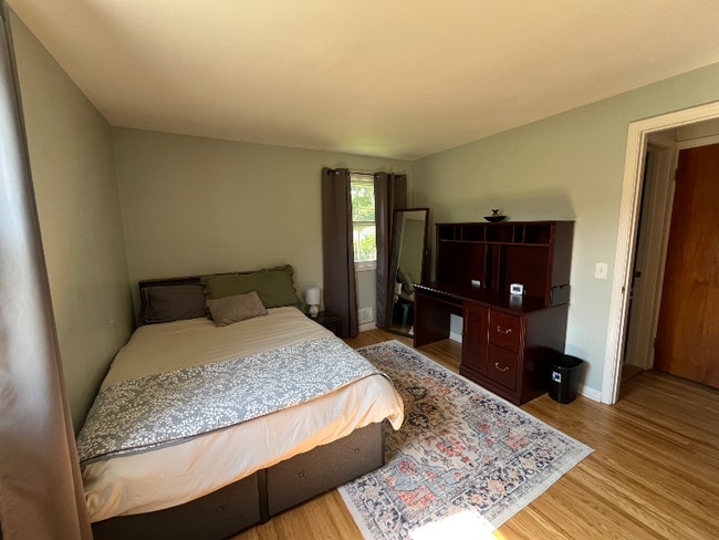 Photo - 215 Mystic Ln