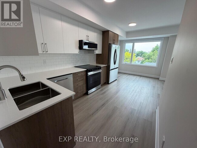 Photo - 258 Montfort St.