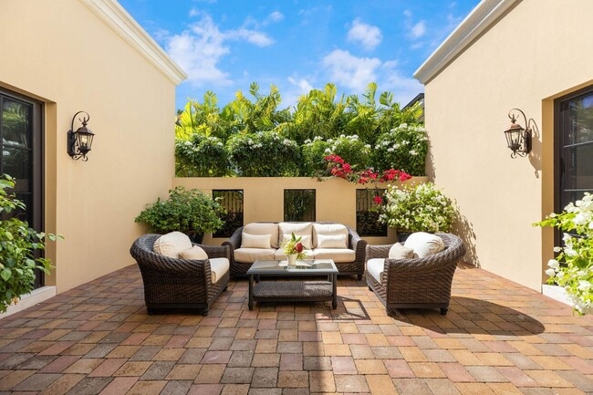 Photo - 4520 Kahala Ave