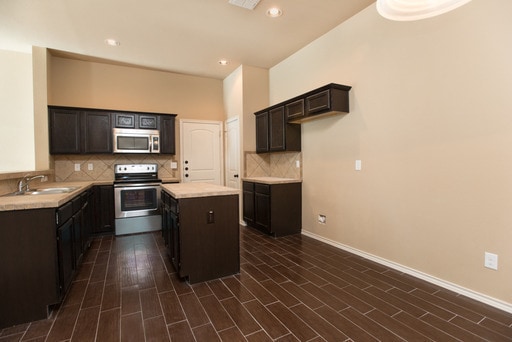 3739 Vista Cove Dr