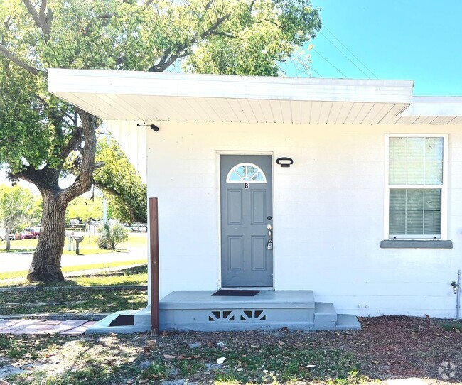 Building Photo - 2-Bedroom, 1-Bath Unit for Rent in Downtow... Rental