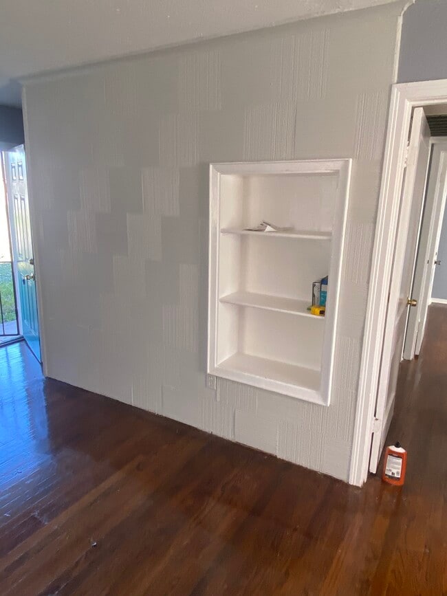 Building Photo - 5250 Kingsbury St