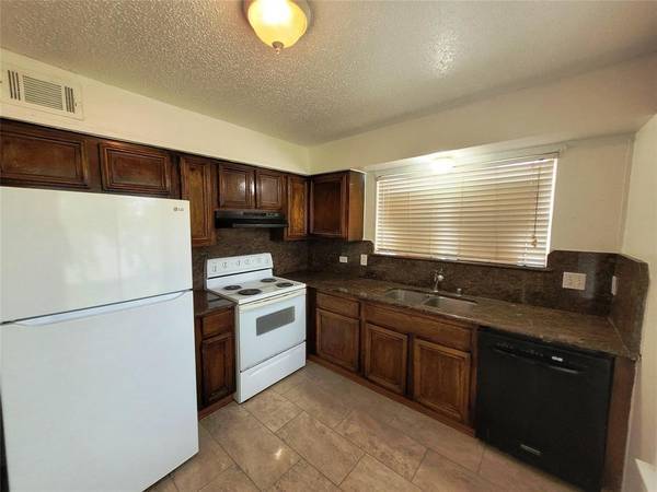 Photo - 12100 Overbrook Ln Unit Mansions at Shadowbriar