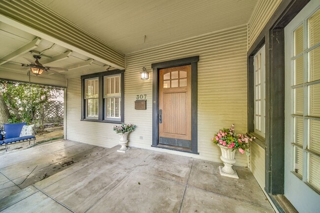Photo - BEAUTIFUL HOME IN BLUEBONNET HILLS, ALAMO HEIGHTS