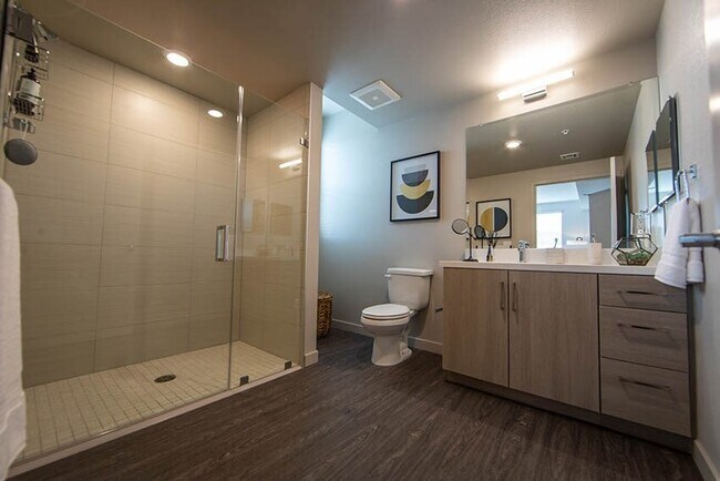 Building Photo - 21425 Vanowen St Unit 214