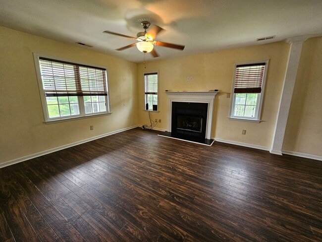 Photo - 3 Bed, .6 Acre Home In Chinquapin