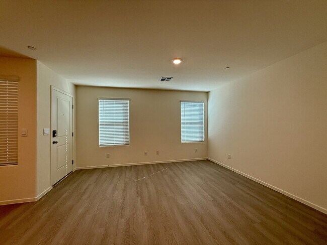 Photo - 3 BED 2.5 BATH 2 CAR GARAGE TOWNHOUSE W/ LOFT FOR RENT!!!