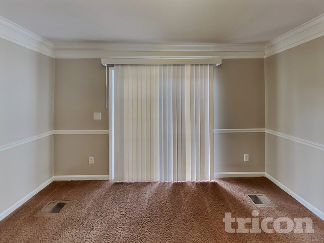 Photo - 1007 Golf View Way