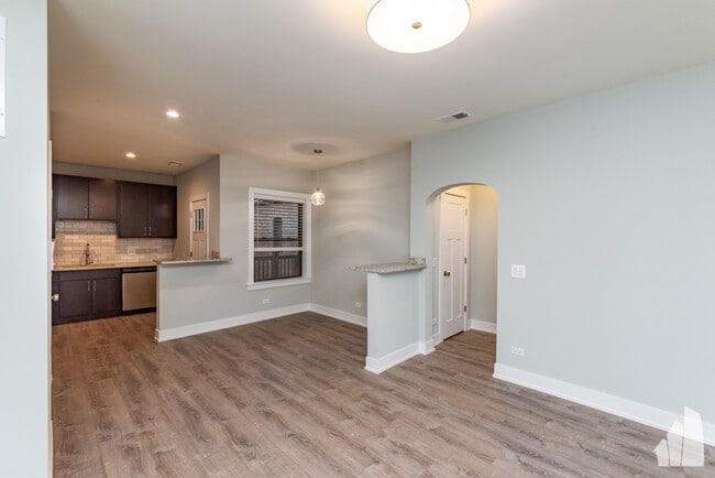 Building Photo - 1143 Maple Unit 2