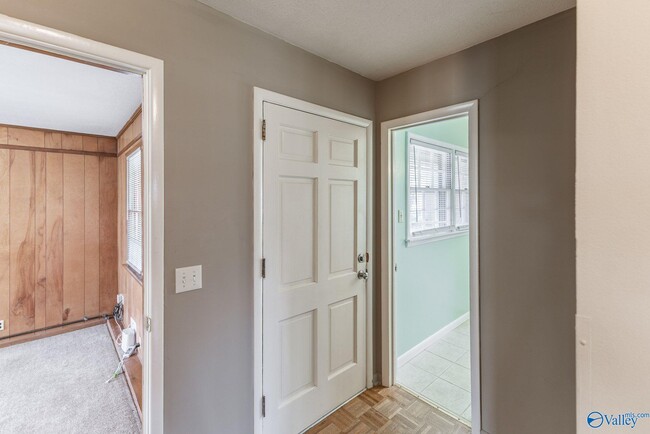 Photo - 904 SE Chatterson Rd