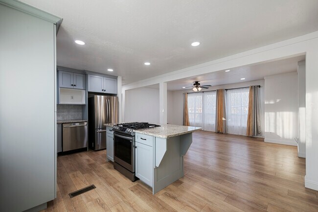 Photo - 4607 S 475 W