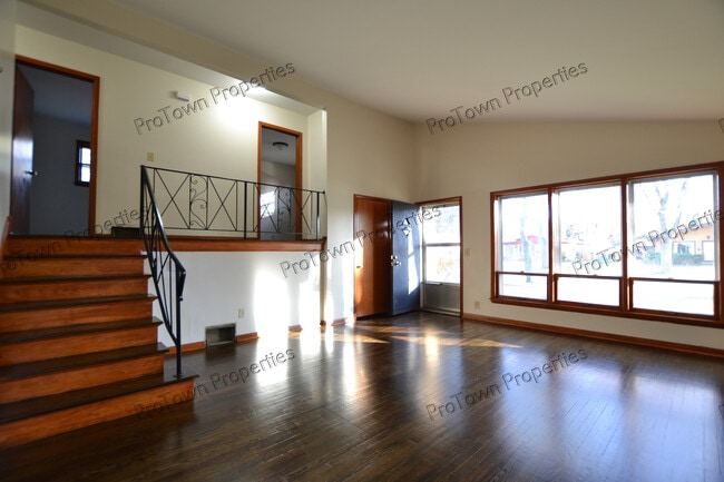 Photo - 2205 Tamarack Dr