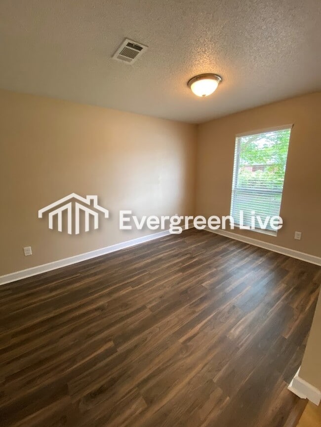 Photo - 65 Assana Ct