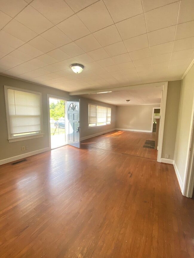 1714 Veterans Memorial Pkwy