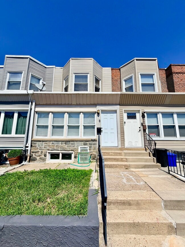 Building Photo - 2657 Bonnaffon St