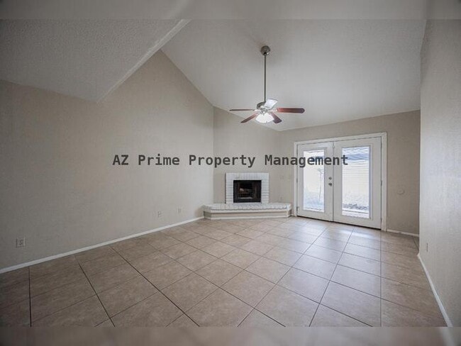 Photo - 2127 E 10th St House