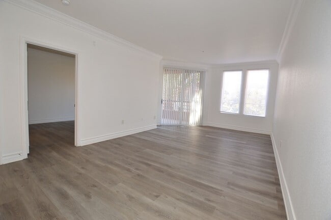 Building Photo - Meridian Unfurnished 1 Bed | 1 Bath Luxury Condo Unit 303