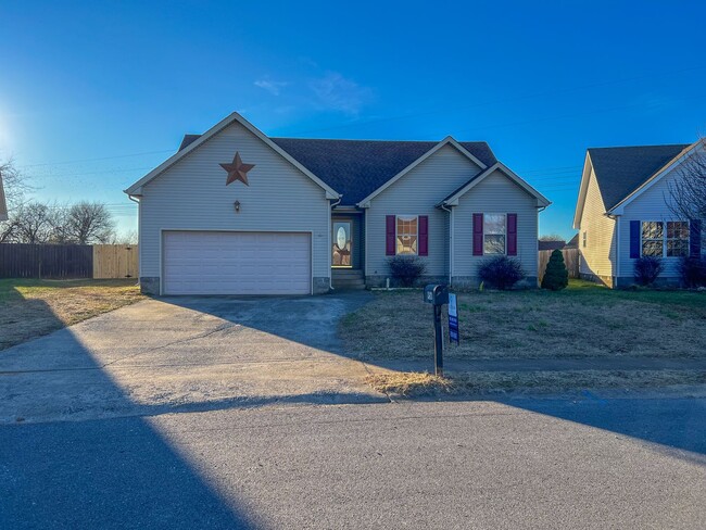 Single Family with a Massive Fenced-In Bac... - Single Family with a Massive Fenced-In Bac... House