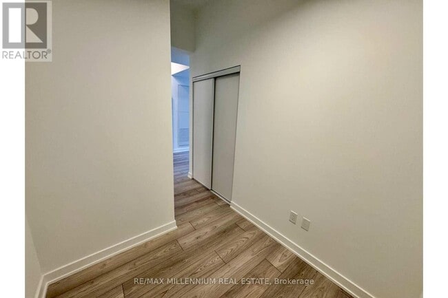 Photo - 1007 The Queensway Unité 814