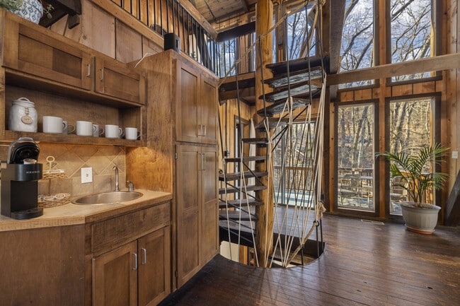 Photo - Treehouse On Riverview