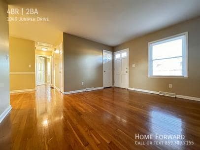 Photo - 1040 Juniper Dr