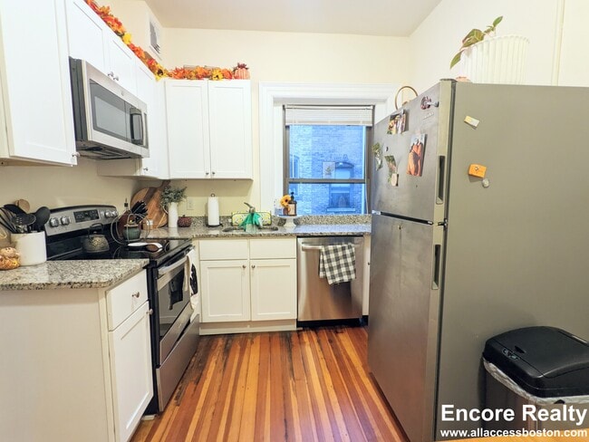 Photo - 1471 Beacon St Unit 3