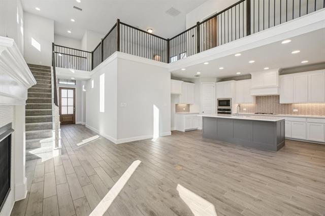 Photo - 1628 Victoria Pl